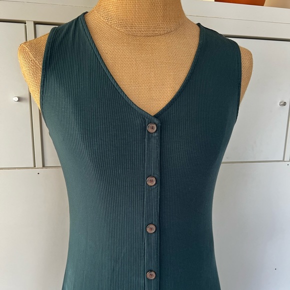 Women’s Dress - Picture 2 of 3